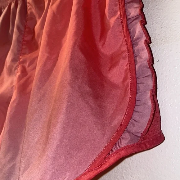 CLOSET CLEAR OUT Nike girls size large Pink ombre Shorts with ruffled detail - Picture 6 of 6
